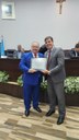  Vereador Luciano Braz entrega título luzianiense ao reitor da UniRV Albeto Barella Netto 